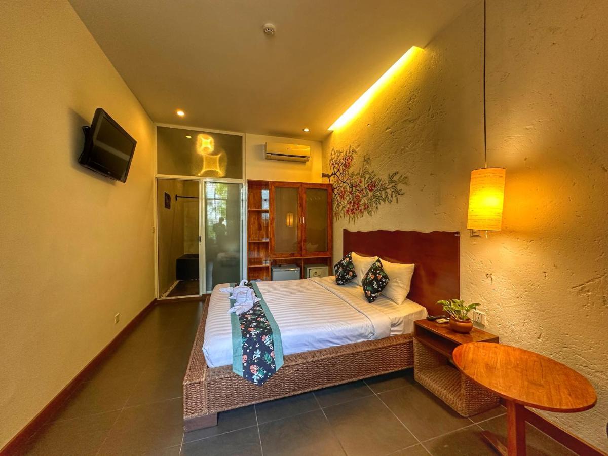 Monsoon Riverside Hotel Phnom Penh Dış mekan fotoğraf