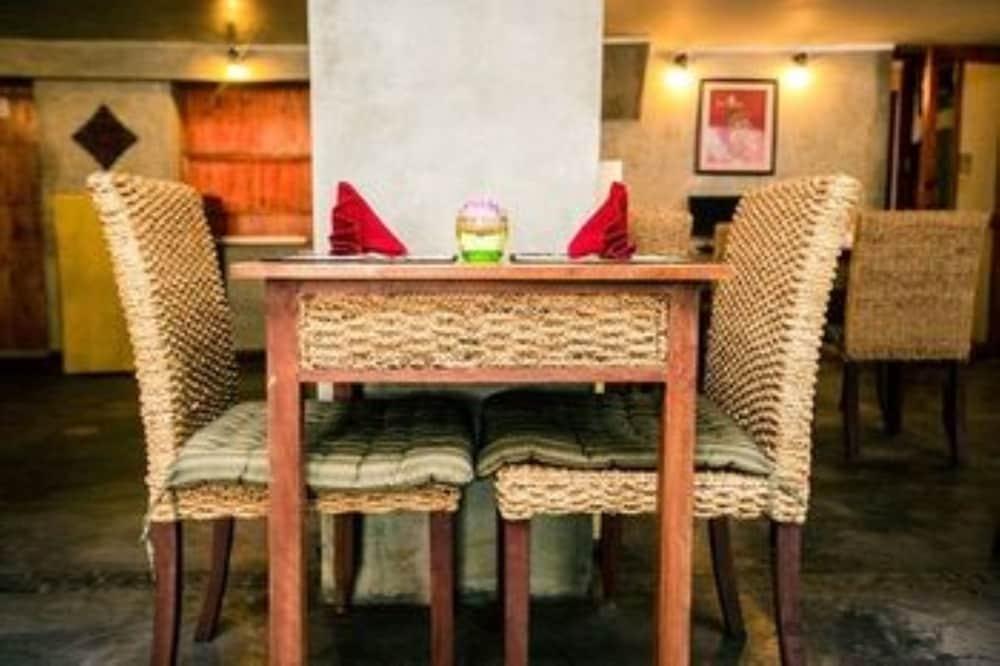 Monsoon Riverside Hotel Phnom Penh Dış mekan fotoğraf