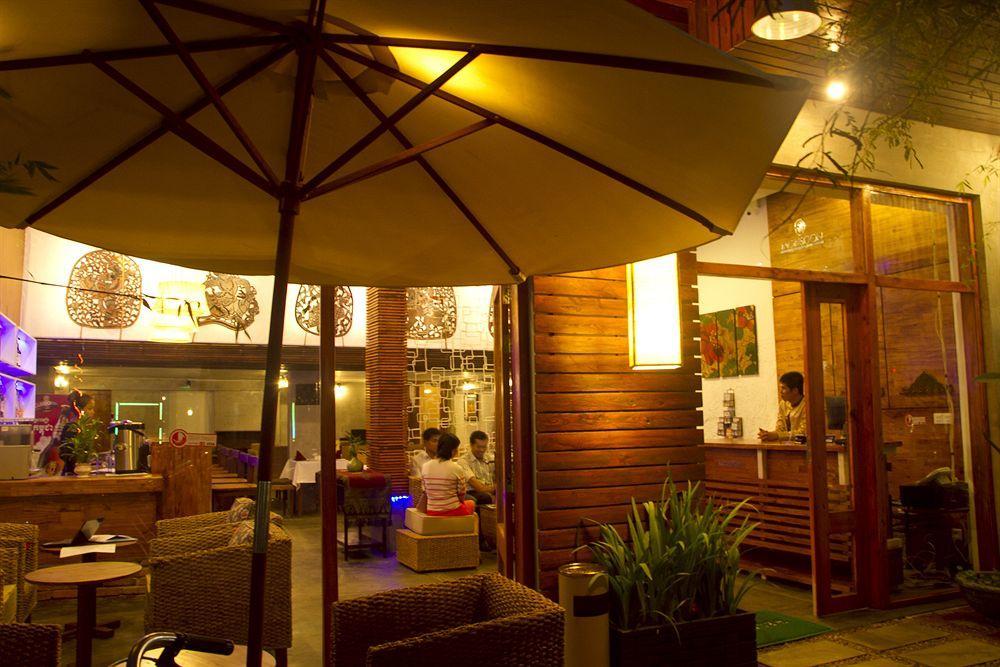 Monsoon Riverside Hotel Phnom Penh Dış mekan fotoğraf